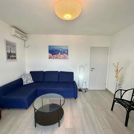 Apartment In 50809